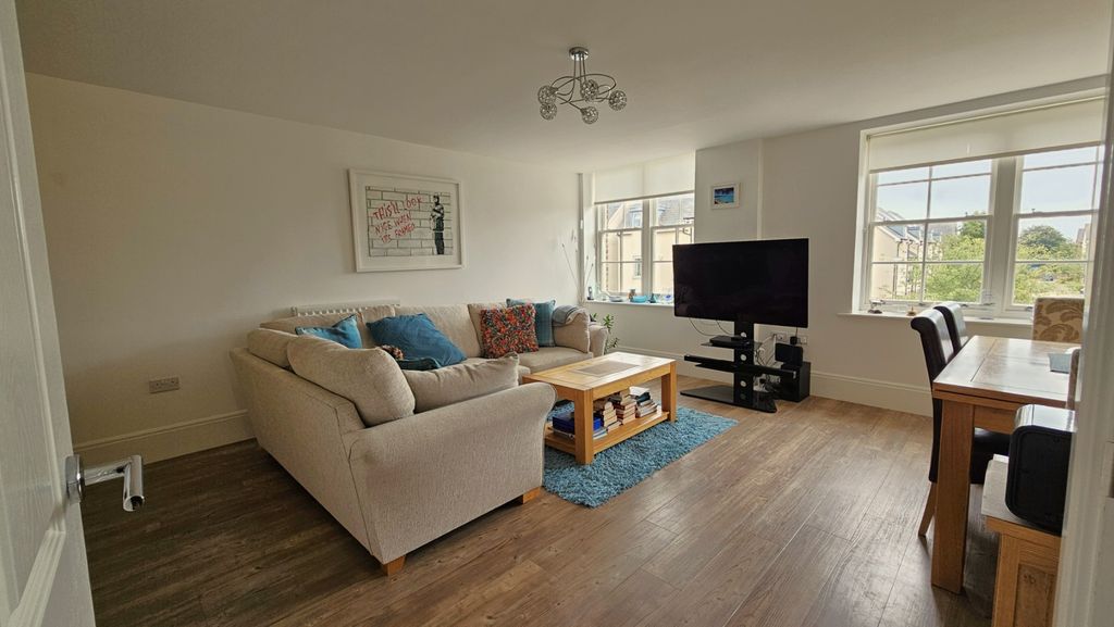 Property photo 2 of 11 4030943