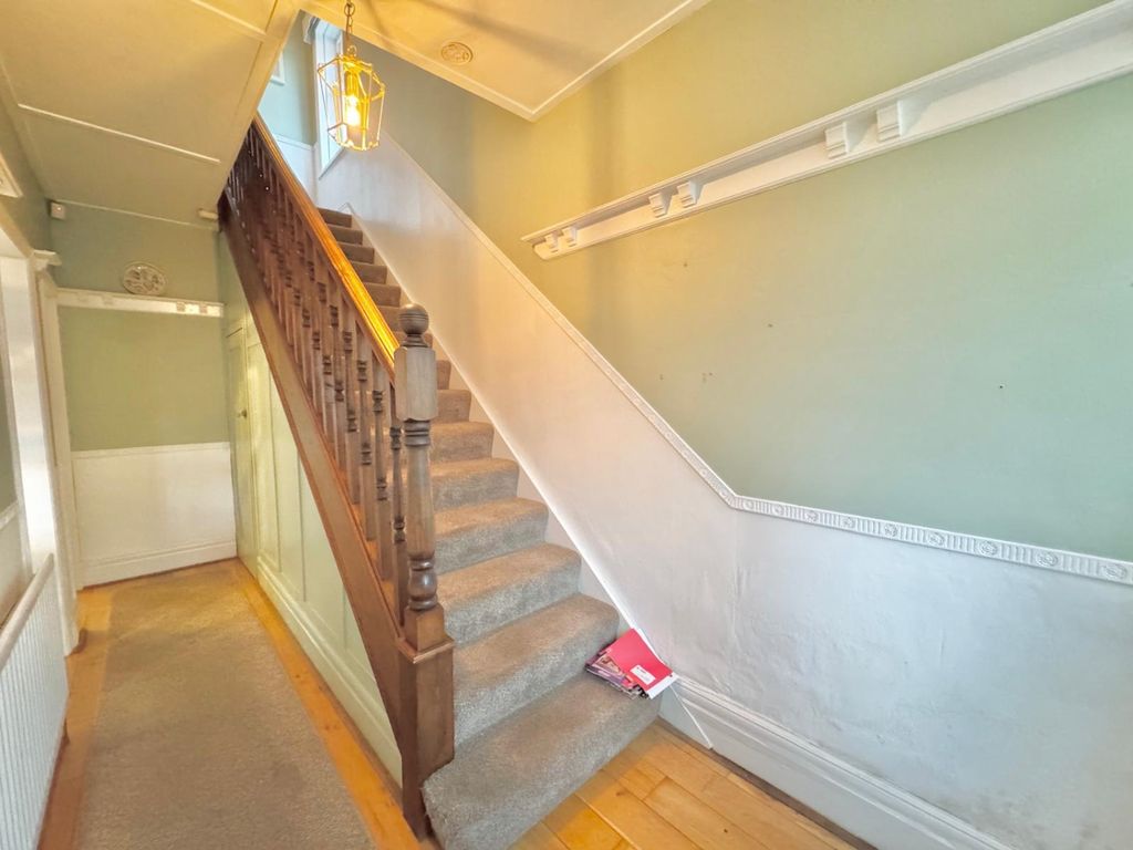 Property photo 2 of 12 F7B75A2B-Edca-41B3-A396-12800962cc6A