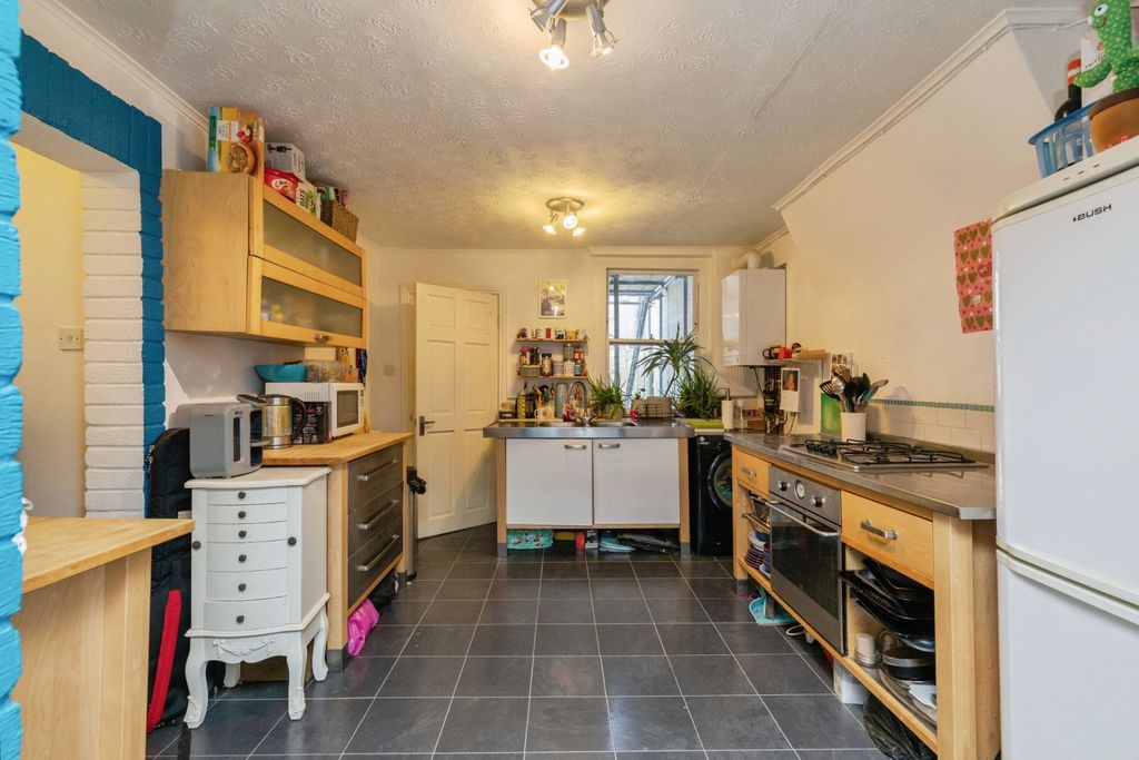 Property photo 3 of 17 Kitchen / Dining Room