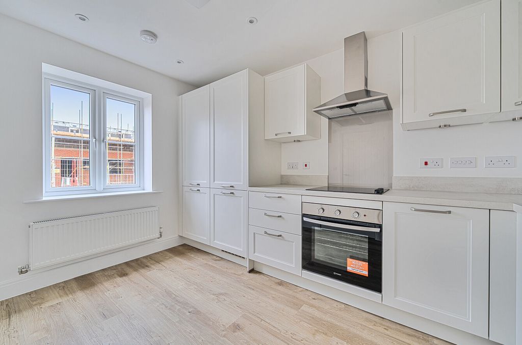 Property photo 3 of 13 1388537-3-69382A5...