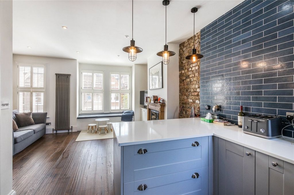 Property photo 1 of 10 Kitchen / Reception