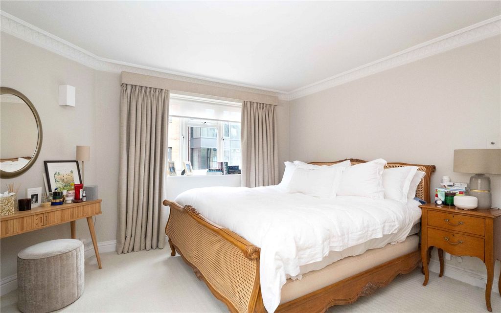 Property photo 2 of 11 Principal Bedroom