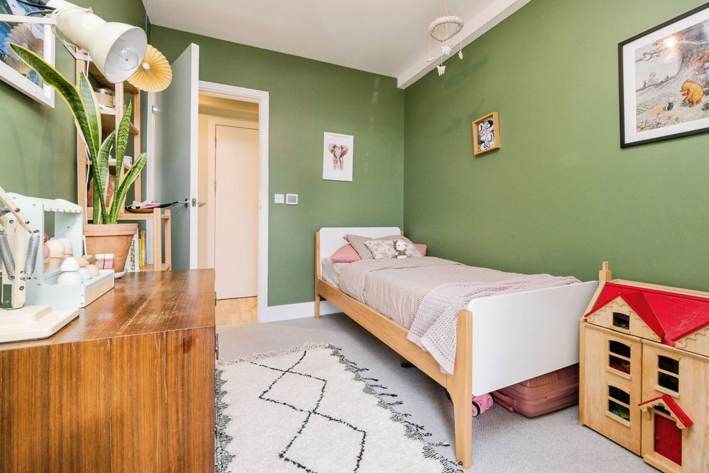 Property photo 3 of 17 Photo