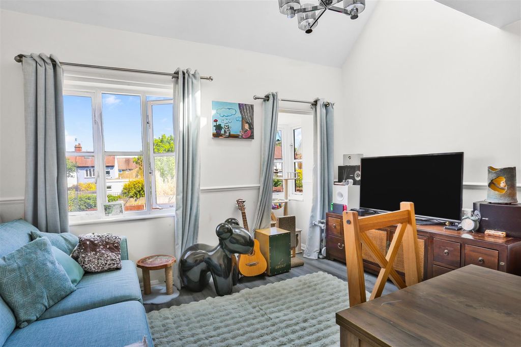 Property photo 3 of 16 1752495416 - 15.Jpg
