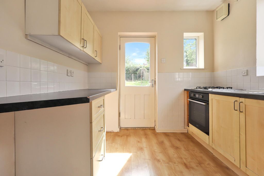 Property photo 3 of 10 Kitchen