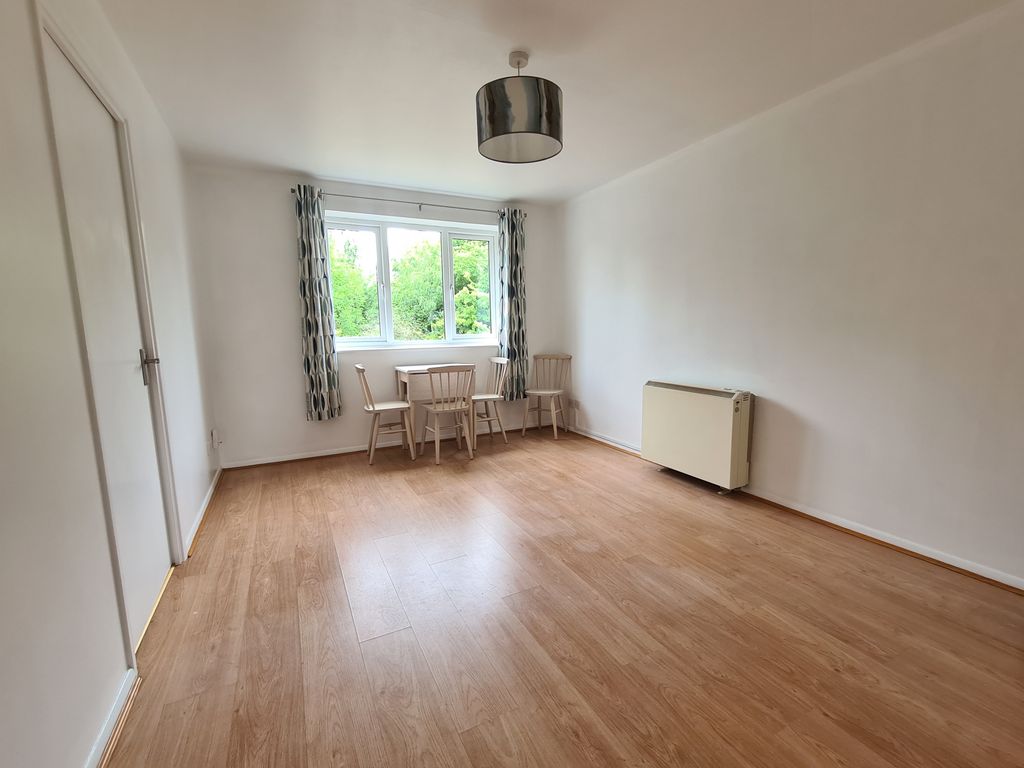 Property photo 3 of 10 Living Room