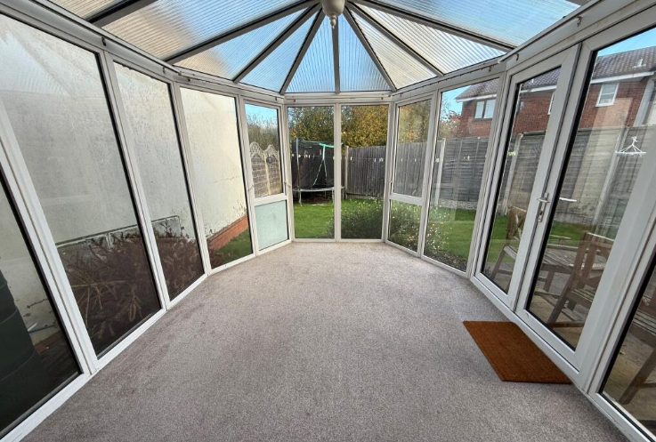Property photo 3 of 11 Conservatory