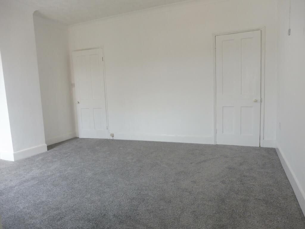 Property photo 2 of 5 Bedroom