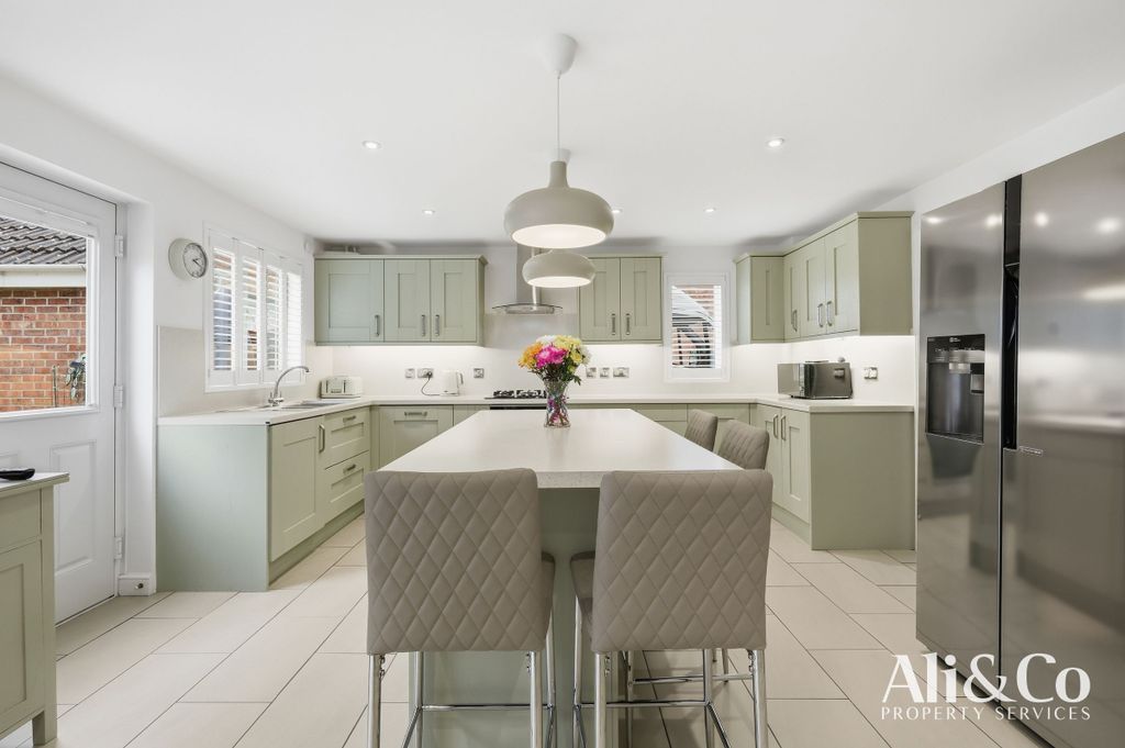 Property photo 2 of 27