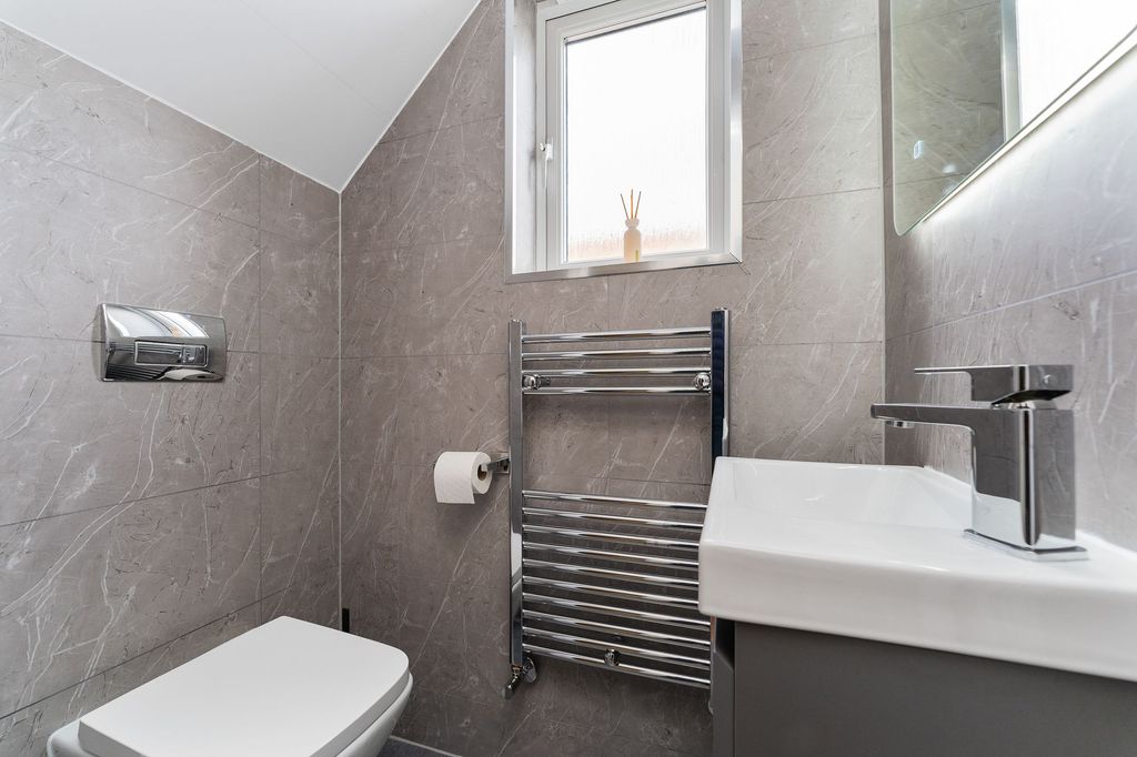 Property photo 2 of 27