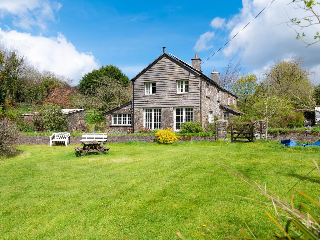 Property photo 1 of 35 Holdstrong Farmhouse