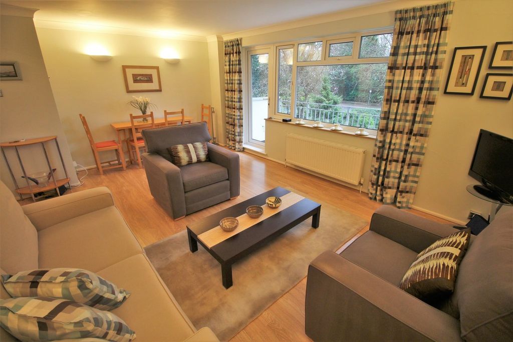 Property photo 2 of 8