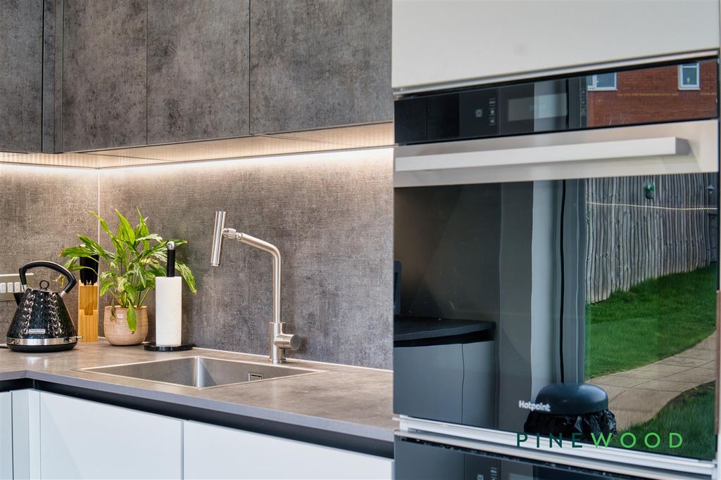 Property photo 3 of 26 Kitchen / Diner