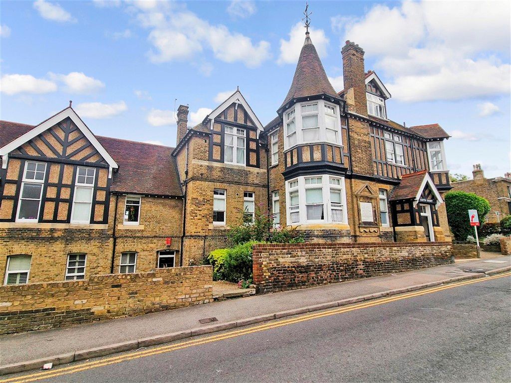 Property photo 2 of 9 Front