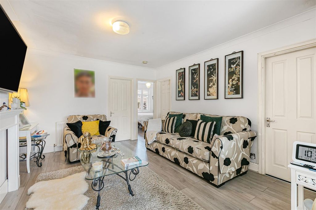 Property photo 3 of 11 12_66785.Jpg