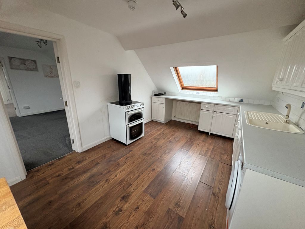 Property photo 3 of 10 8