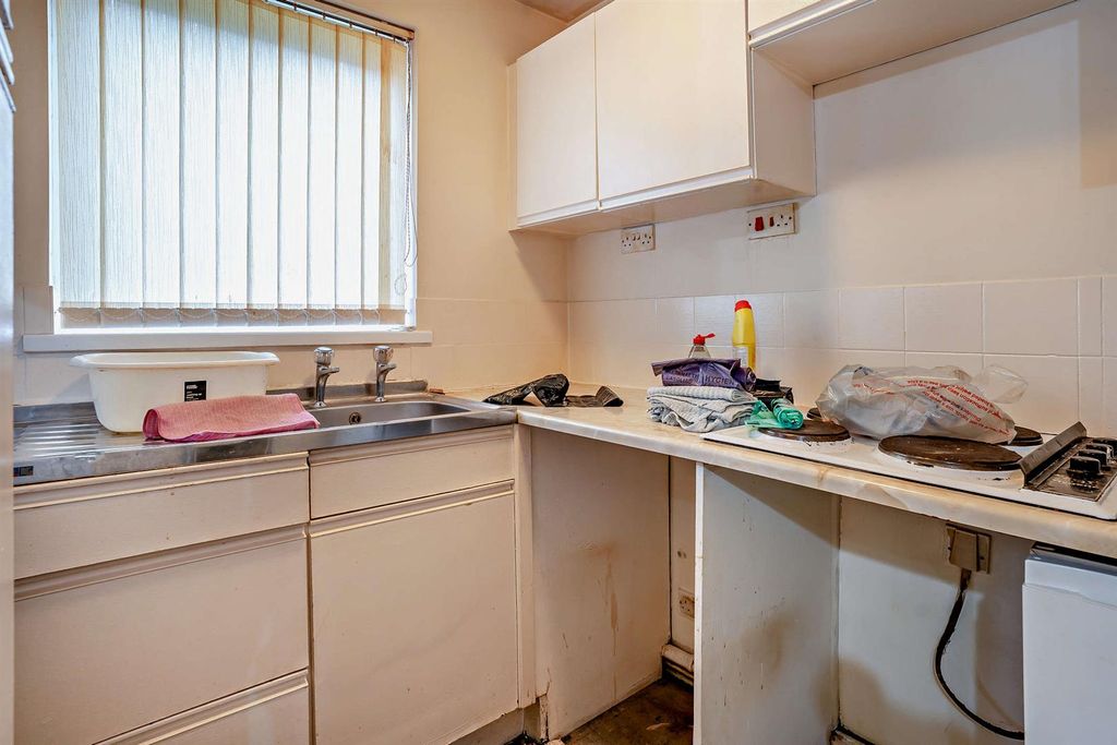 Property photo 3 of 6