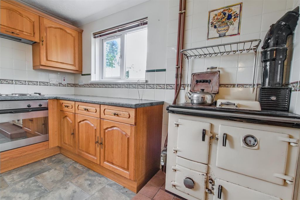 Property photo 3 of 46 Kitchen