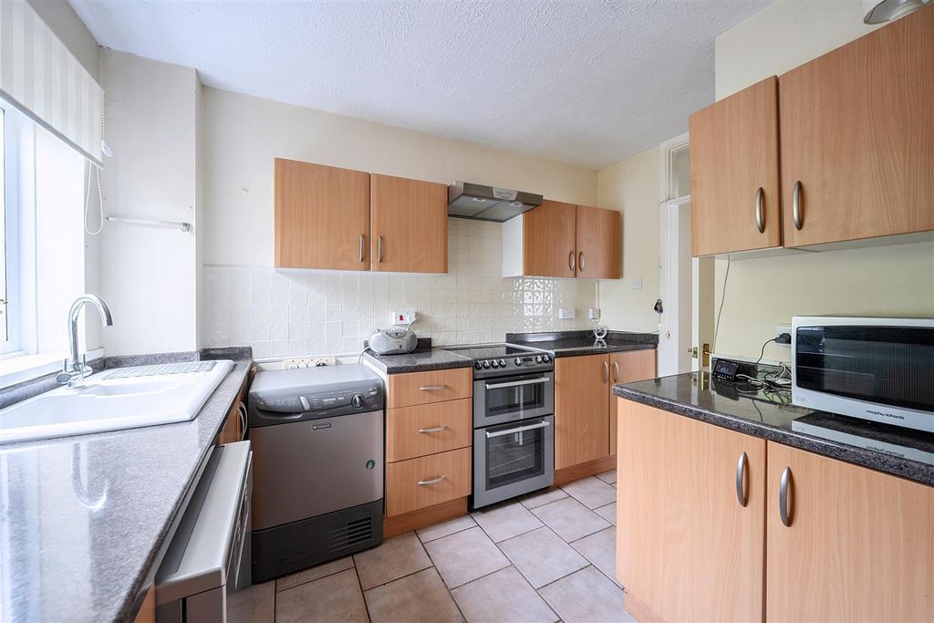 Property photo 3 of 13 Kitchen