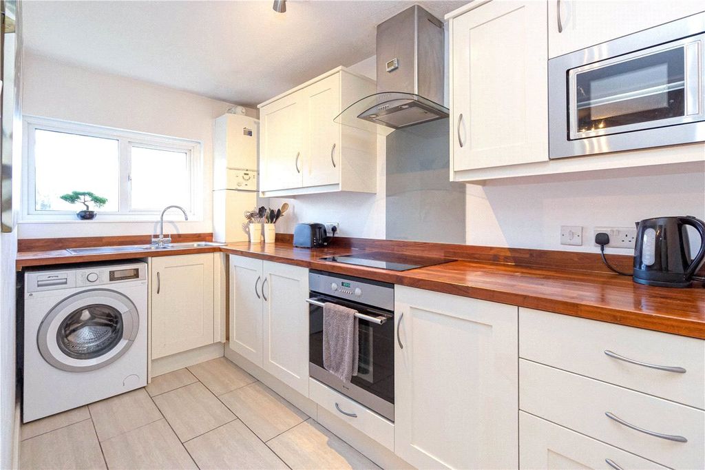 Property photo 3 of 16 Kitchen