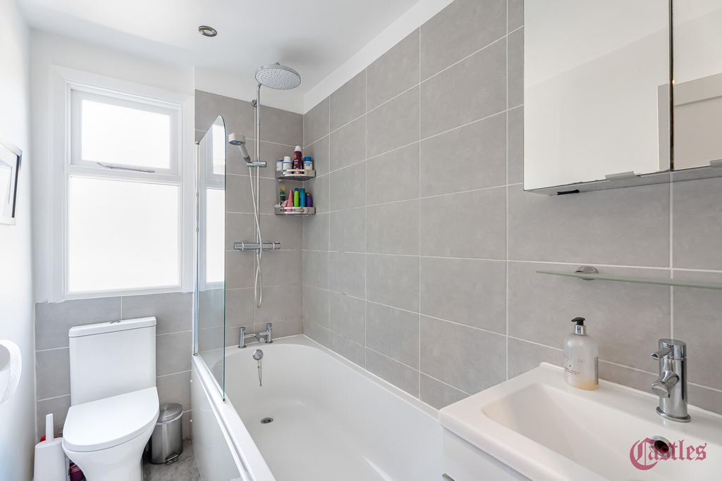 Property photo 2 of 29 Bathroom
