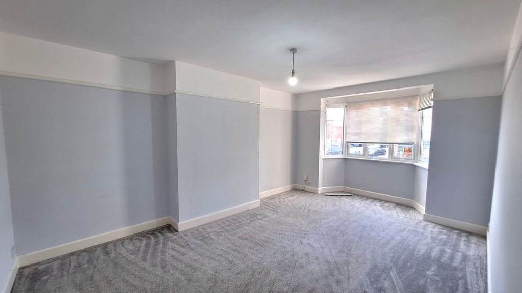 Property photo 1 of 11 Living Room
