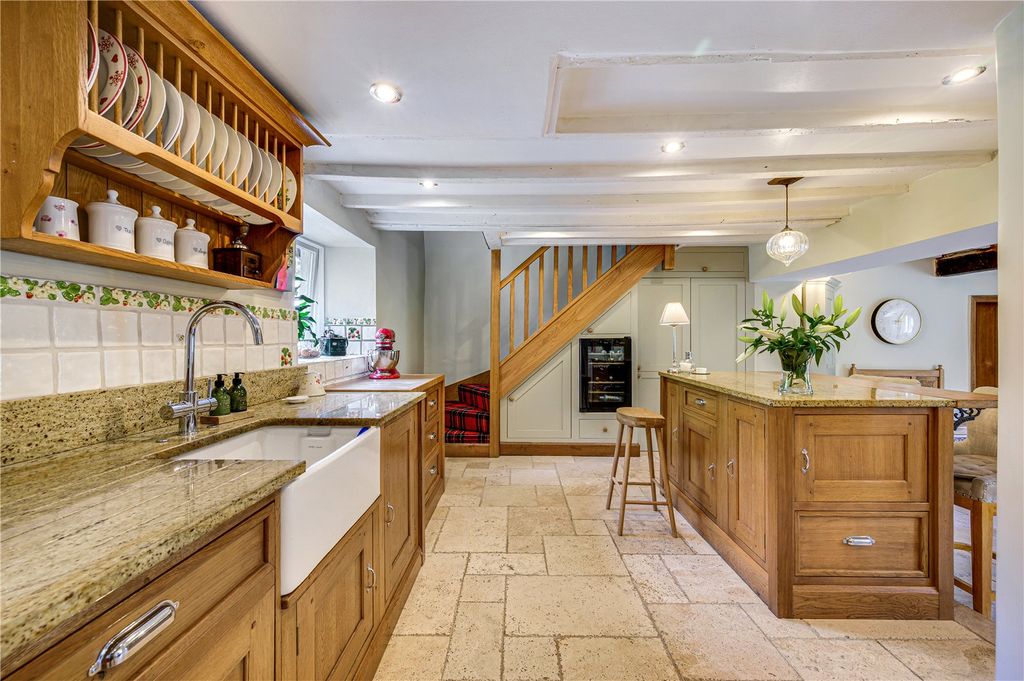 Property photo 3 of 35 Dining/Kitchen