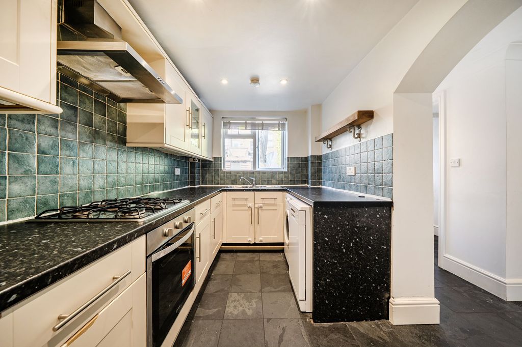 Property photo 1 of 21