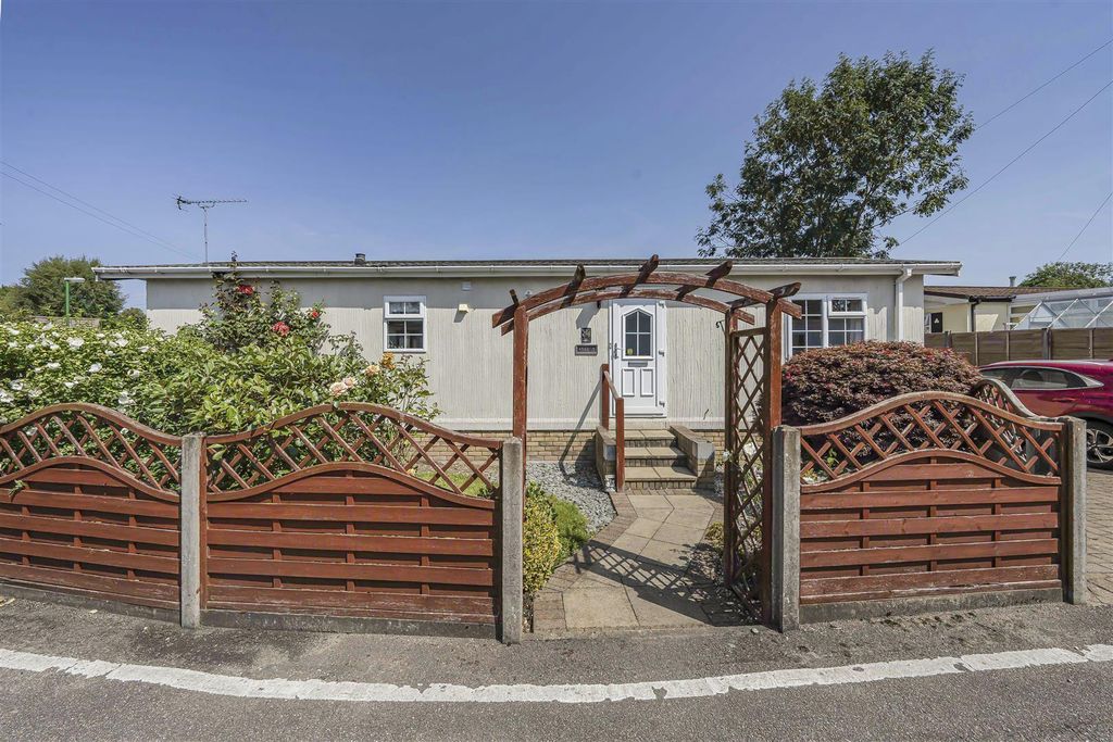 Property photo 1 of 14 Frogmore Home Park.Jpg