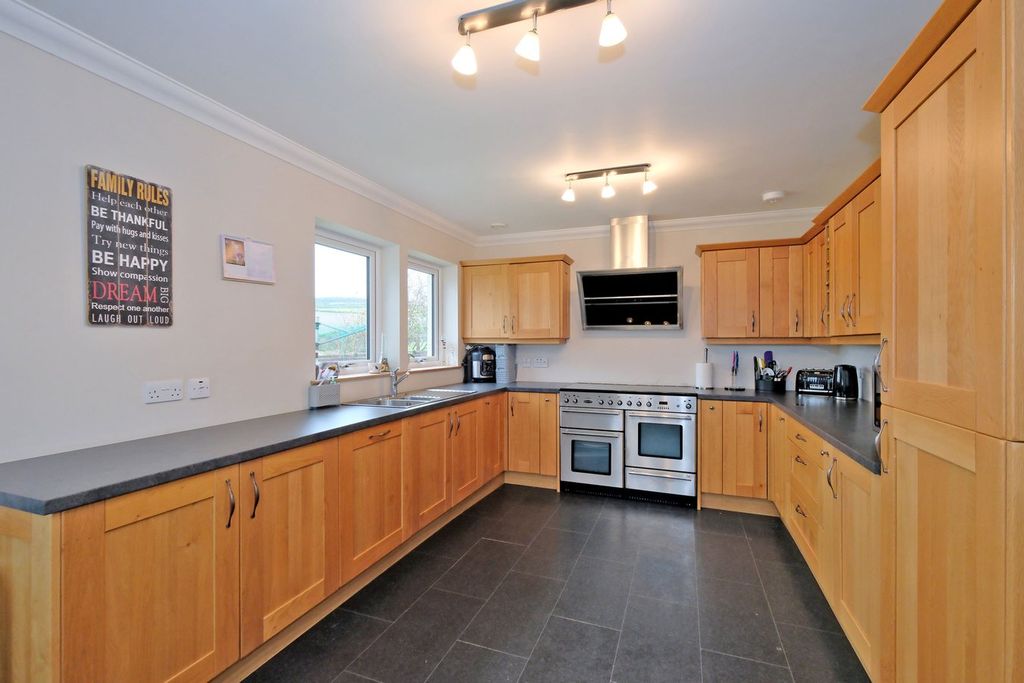 Property photo 2 of 32