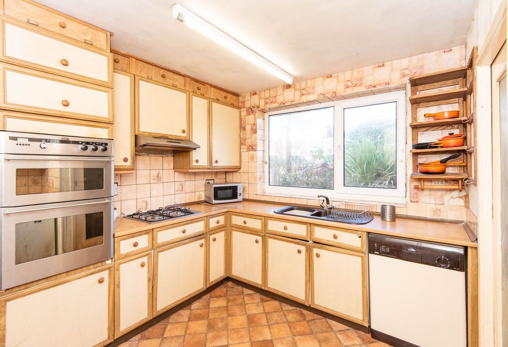 Property photo 2 of 23