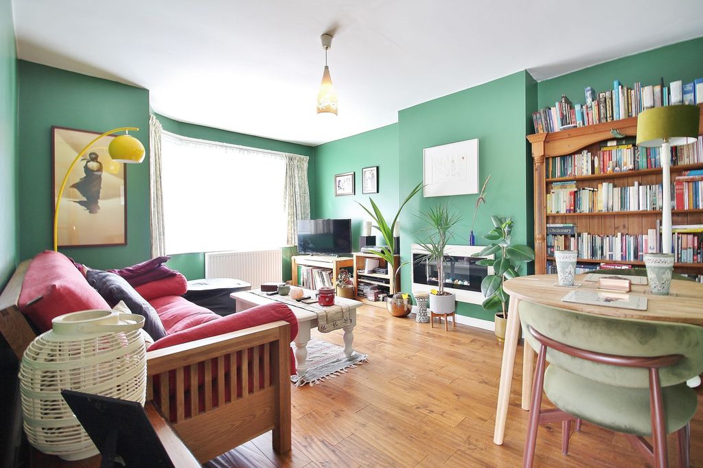Property photo 2 of 8