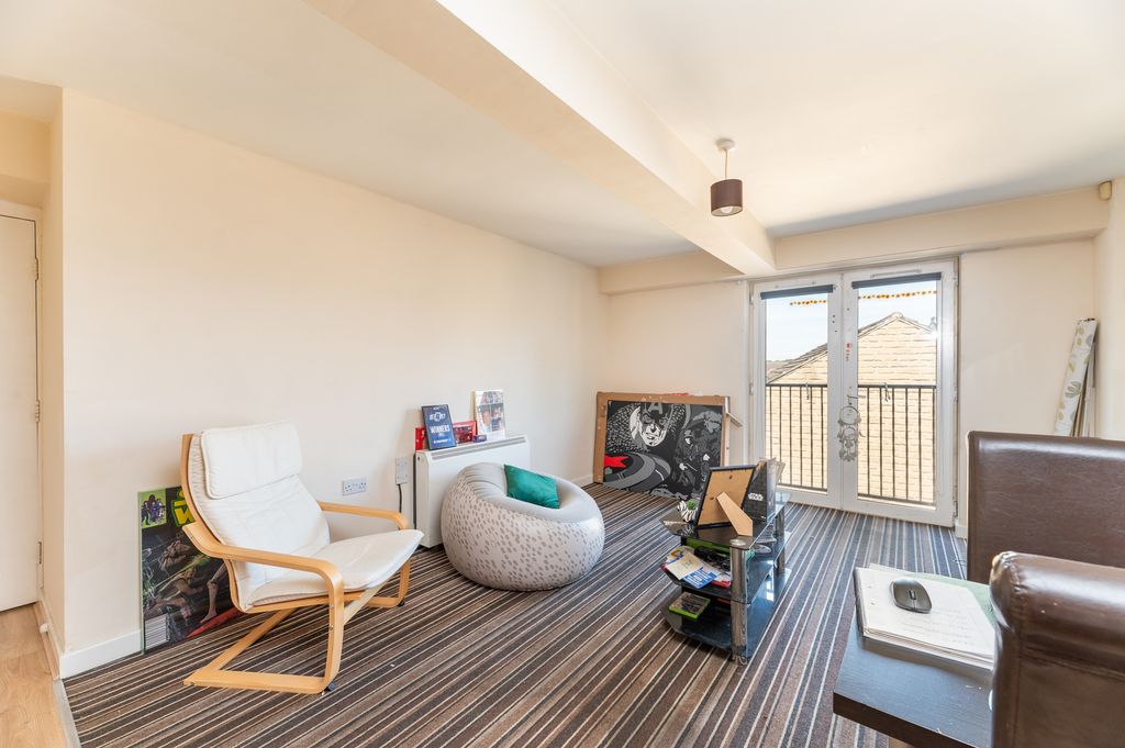 Property photo 3 of 28