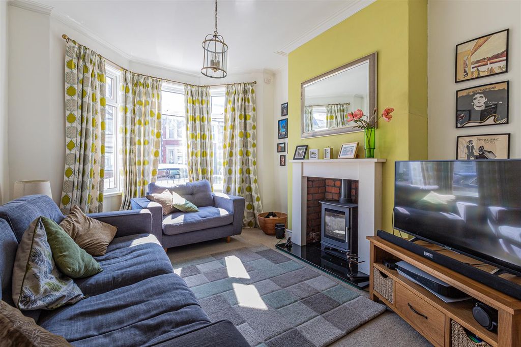 Property photo 2 of 24 Courtenay Road 19-15.Jpg