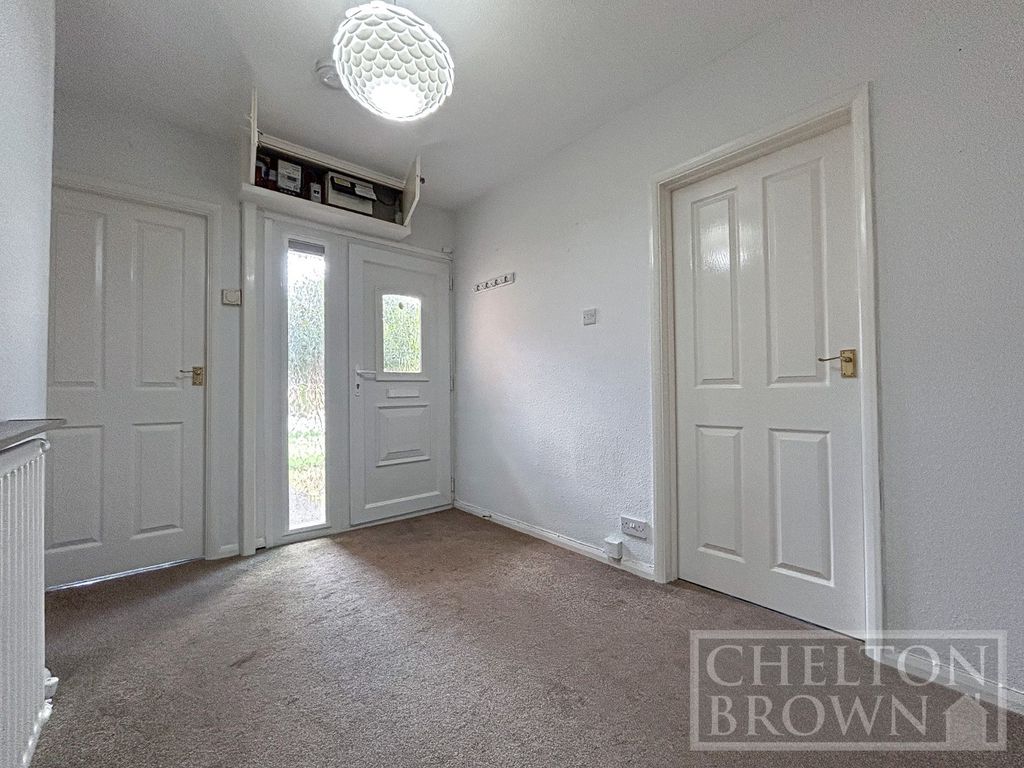 Property photo 3 of 47 Entrance Hall