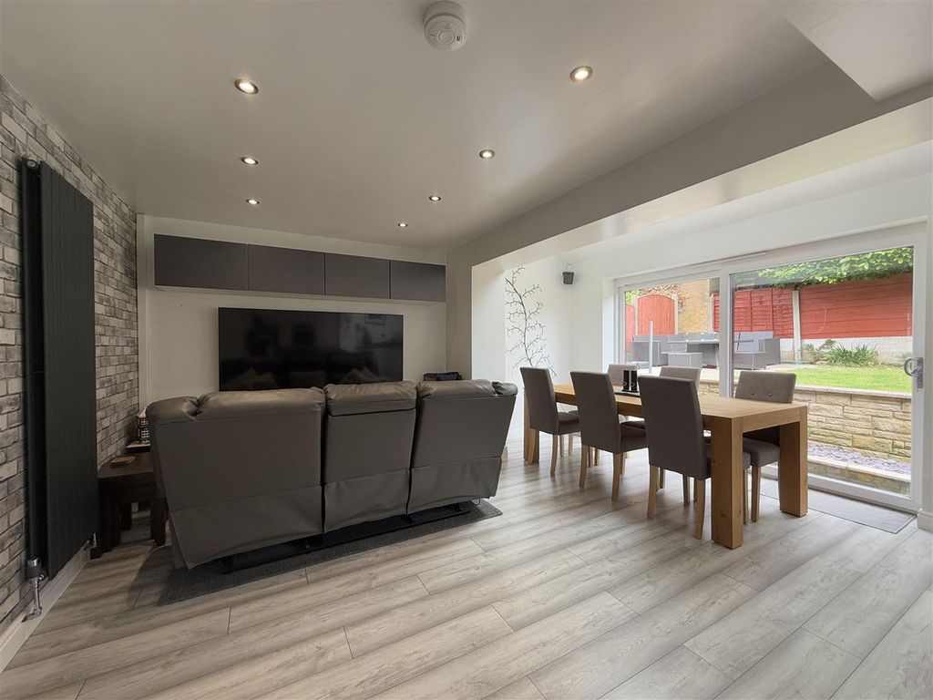 4 bed detached house for saleGorsey Way, Ashton-Under-Lyne OL6 photo 3