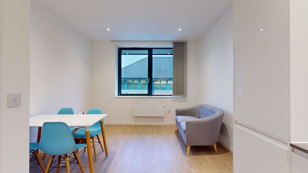 Property photo 1 of 11 Living Room