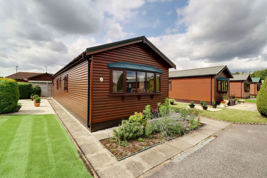 Property photo 1 of 15 Photo 13