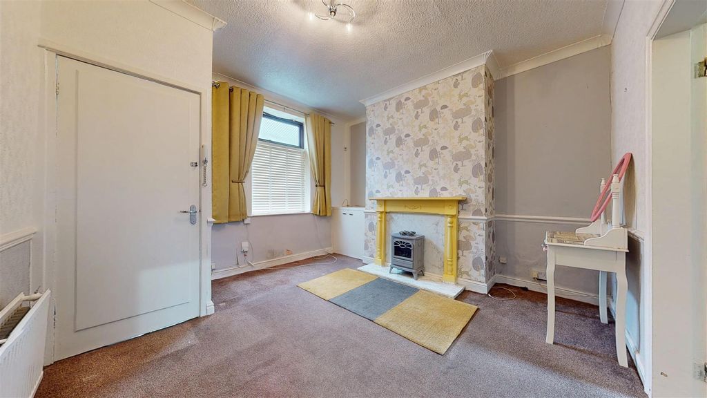 Property photo 2 of 16 Alice Street Living Room