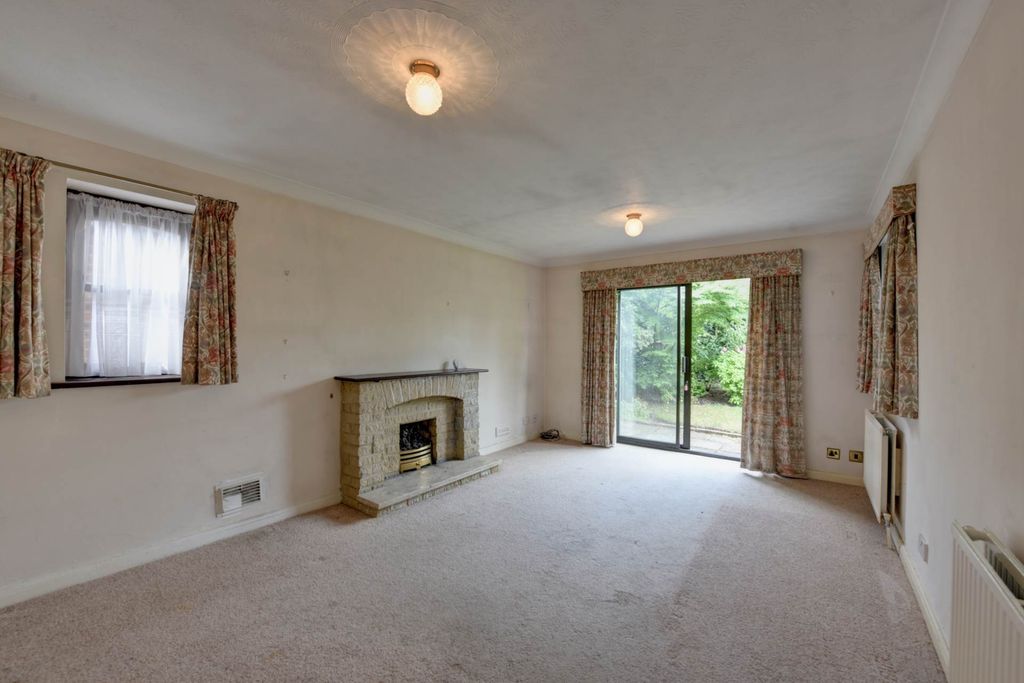 Property photo 2 of 11