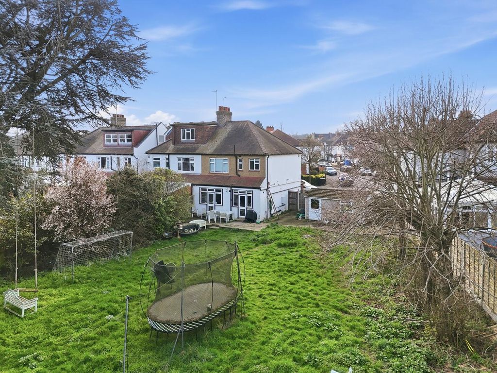 Property photo 2 of 11