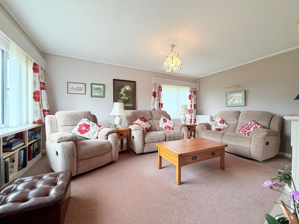 Property photo 2 of 32