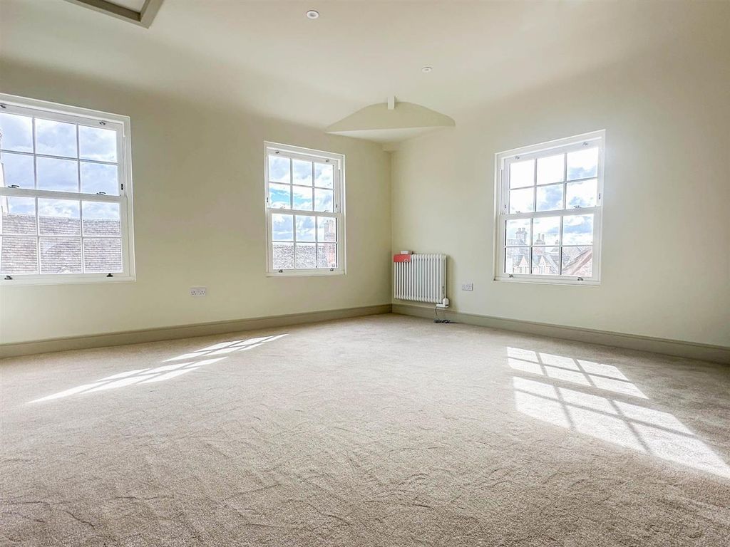 Property photo 3 of 8 Flat 8 B.Jpg