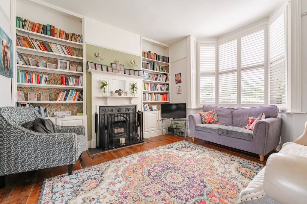 Property photo 2 of 23