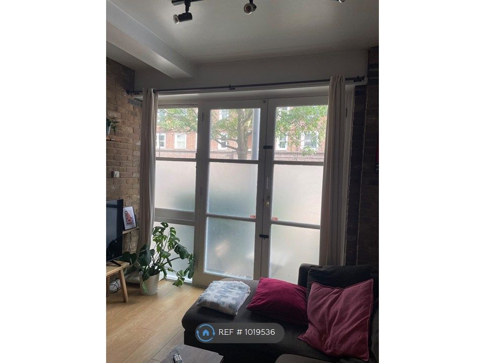 Property photo 3 of 8 Living Space