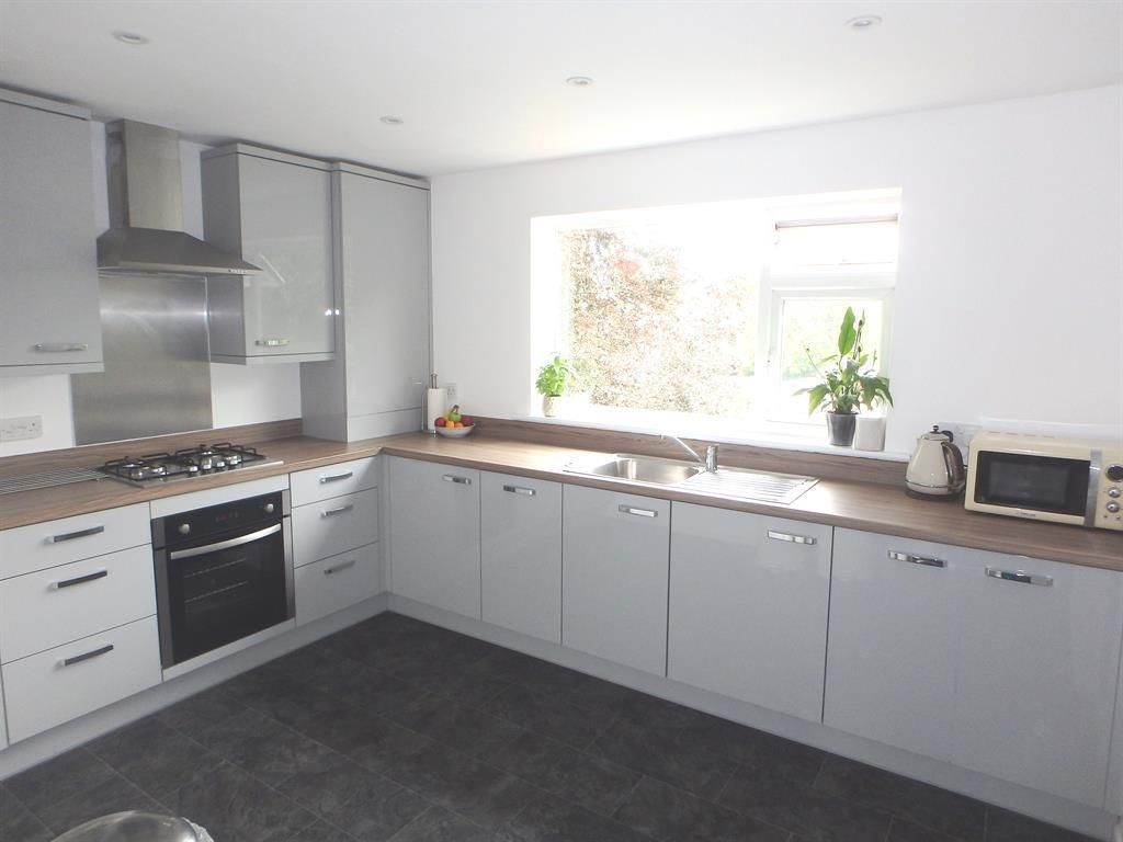 Property photo 3 of 11 Kitchen Breakfast Room