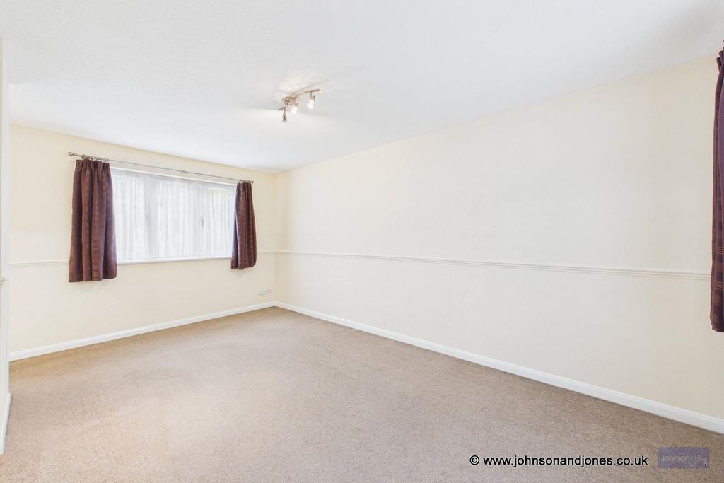 Property photo 2 of 12 2 Lounge.Jpg
