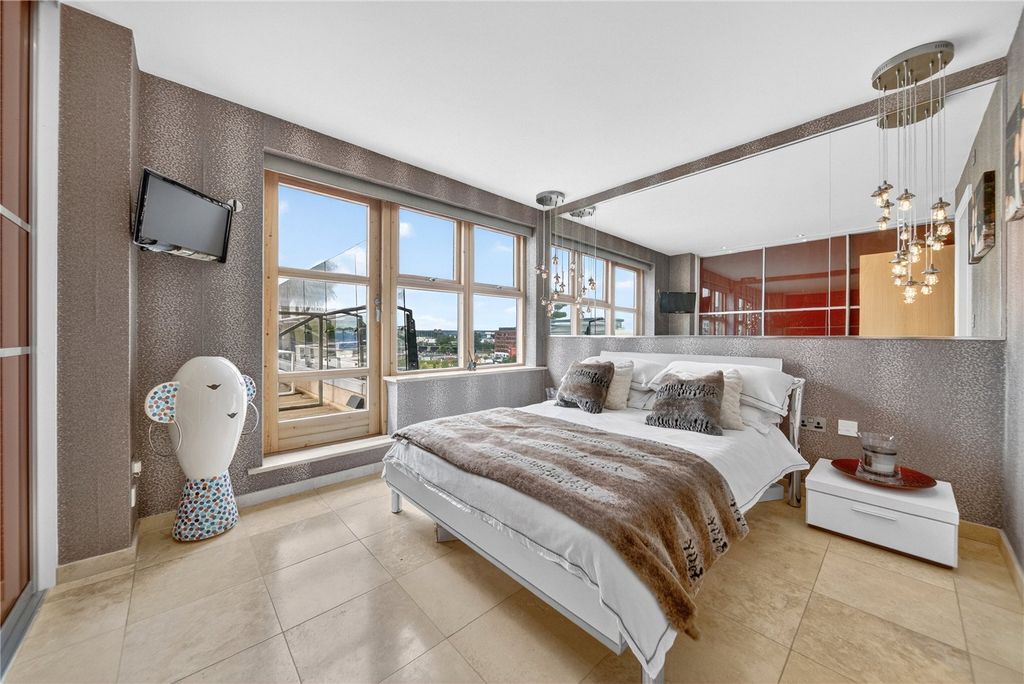 Additional image 7 of 3 bed flat for saleApartment 98, Balmoral Place, 2 Bowman Lane, Leeds, West Yorkshire LS10