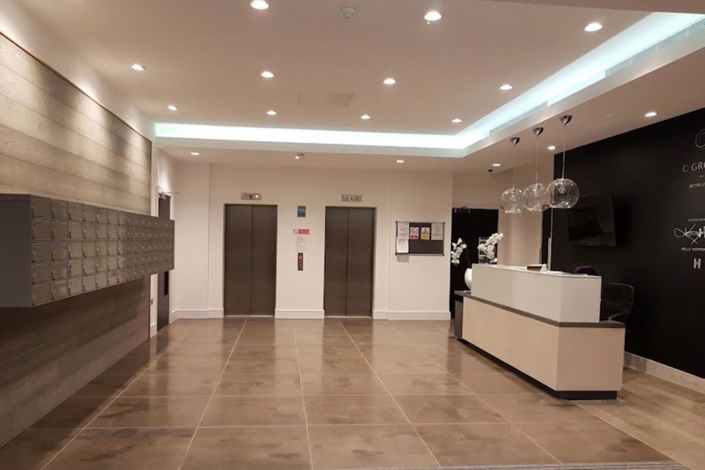 Property photo 2 of 11 Flat 14, 5 Bath Road, Slough, Berkshire, Sl1 3Fx