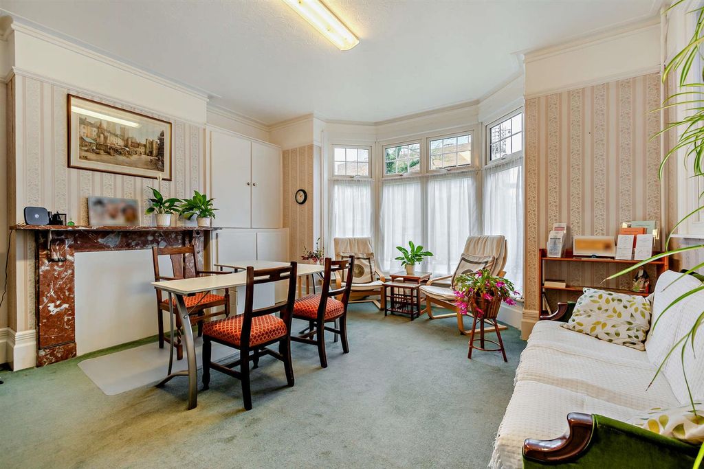 Property photo 2 of 26 8676652-Interior01-800.Jpg